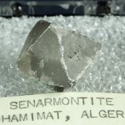 Senarmontite