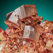 Vanadinite  on Baryte