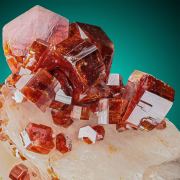 Vanadinite  on Baryte