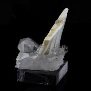 Quartz + Baryte. 92.31 ct.