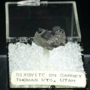 Bixbyite on Hematite (pseudo. Garnet)