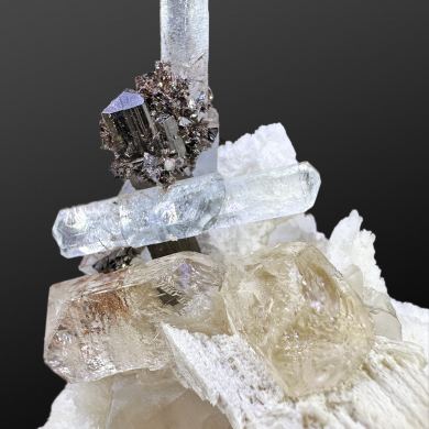 Topaz, beryl var. aquamarine, tourmaline TOP MINIATURE