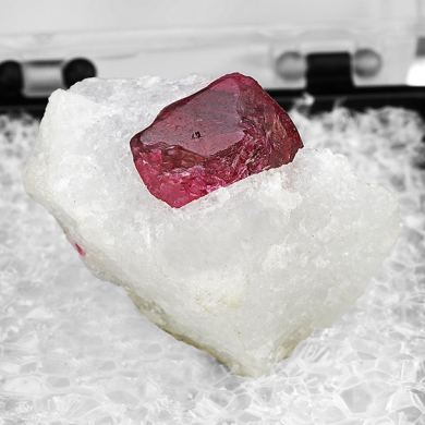 Spinel with Calcite