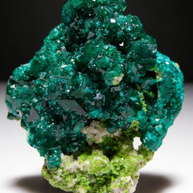 Dioptase on Calcite with Duftite