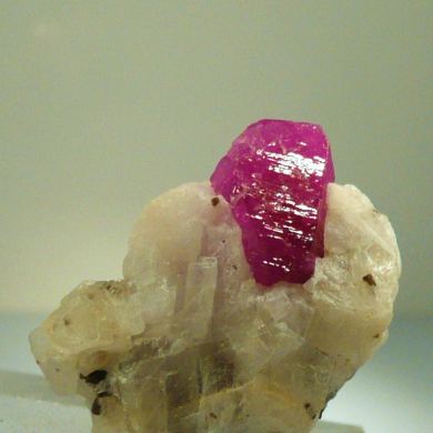 Corundum var: Ruby xl