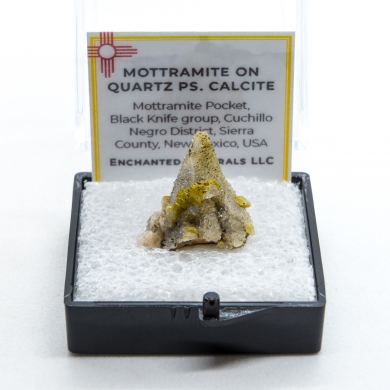 Mottramite on Quartz ps. Calcite