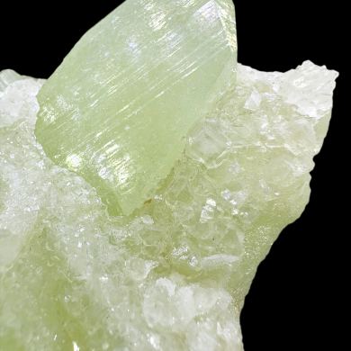 Datolite, apophyllite ex. Spirifer 