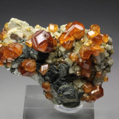 gem GARNET var. SPESSARTINE, MUSCOVITE