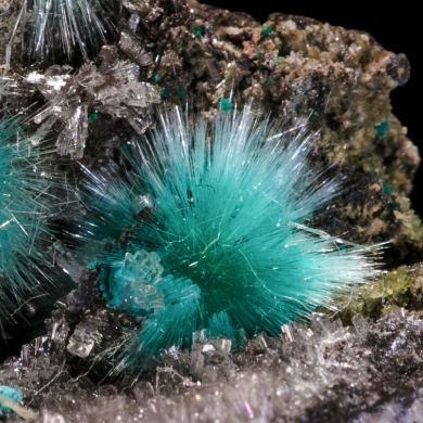 Aurichalcite on Hemimorphite