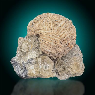 Baryte  on Fluorite