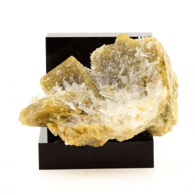 Siderite, Quartz, Calcite.