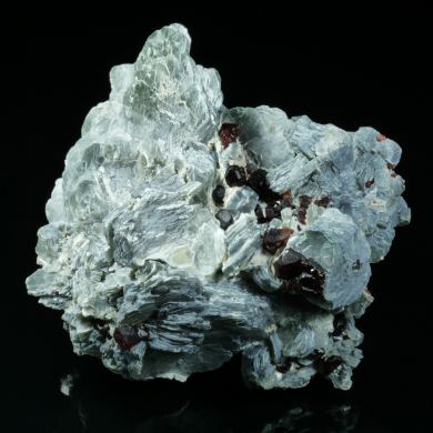 CLINOHUMITE on MUSCOVITE - Afghanistan