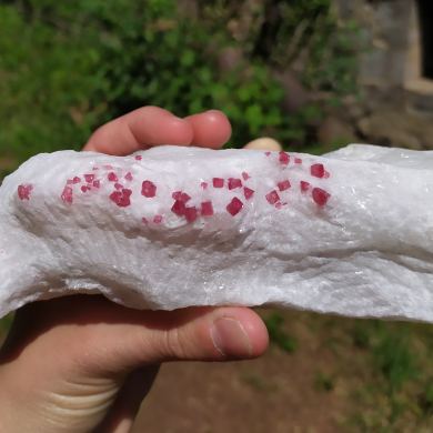 SPINEL on CALCITE - Vietnam