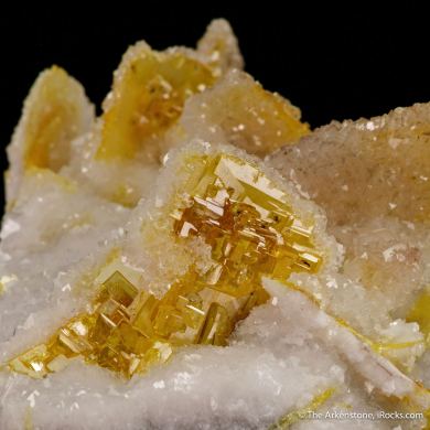 Wulfenite with Calcite