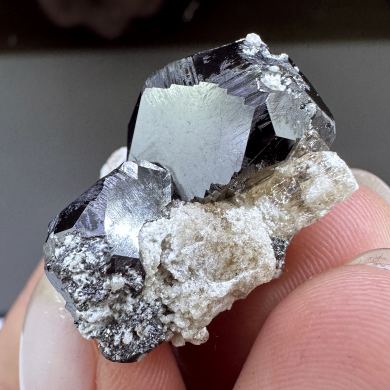 Bixbyite-(Mn), topaz