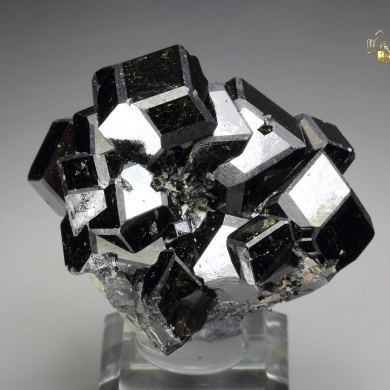 GARNET var. ANDRADITE var. MELANITE, PARGASITE