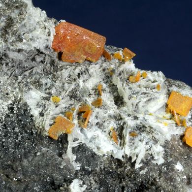 Wulfenite on Barite