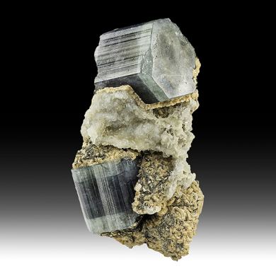 Fluorapatite with Ferberite, Calcite, Siderite, Pyrite