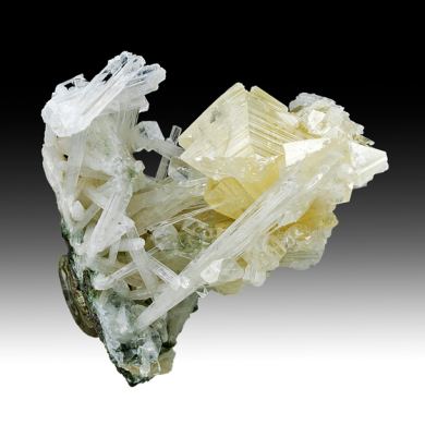 Powellite with Scolecite