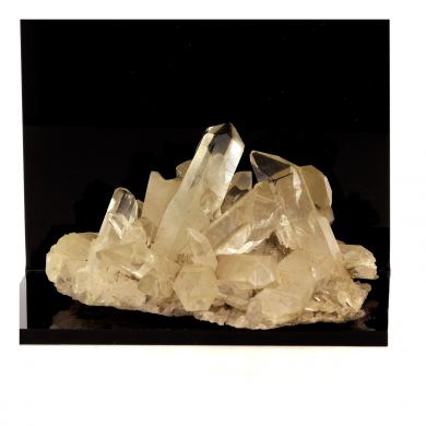 Quartz. 660.0 ct.