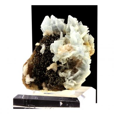 Fluorite, Baryte, Pyrite.