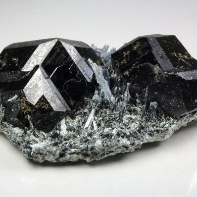 GARNET var. ANDRADITE var. MELANITE, PARGASITE