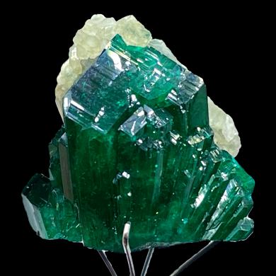 Dioptase, quartz