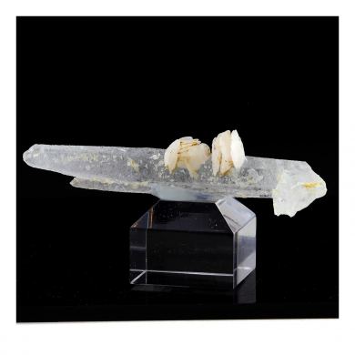 Calcite + Quartz. 106.0 ct.