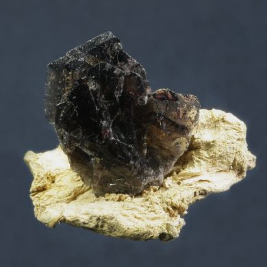 Ferroaxinite on Palygorskite