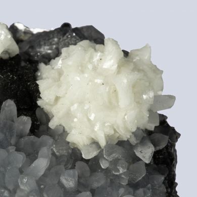 Dolomite / Quartz on Sphalerite