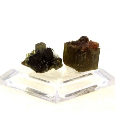 Vesuvianite (2 pcs). 37.5 ct.