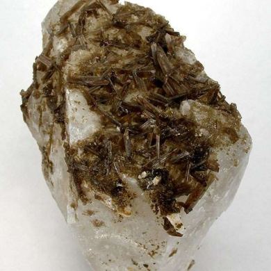 Childrenite on Quartz