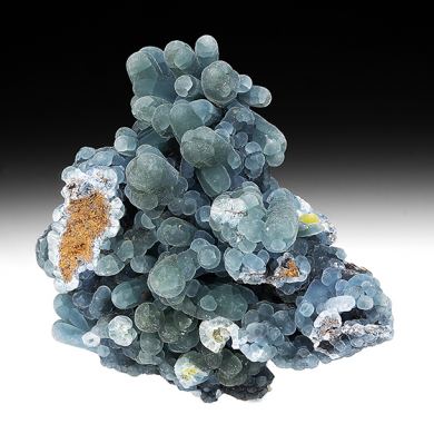 Plumbogummite replacing Pyromorphite