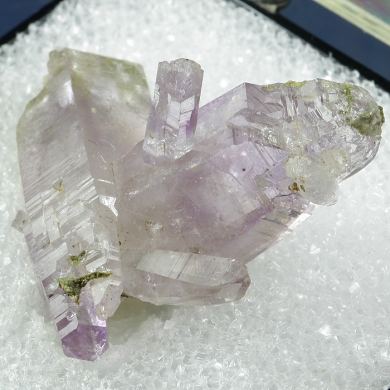 Quartz (v. Amethyst)