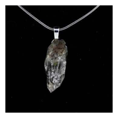 Raw petroleum Quartz Necklace. 18.71 ct.