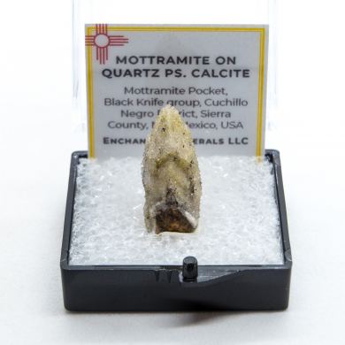 Mottramite on Quartz ps. Calcite