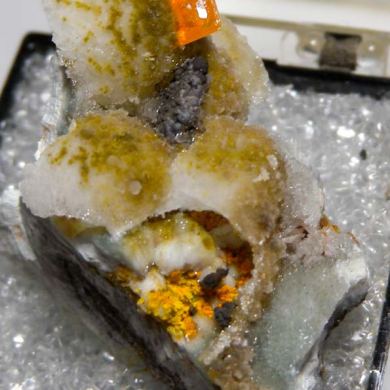 Hedyphane, Wulfenite, Hemimorphite