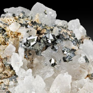 Jacobsite with Calcite