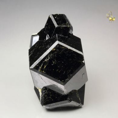 GARNET var. ANDRADITE var. MELANITE