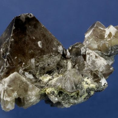 Scheelite with Quartz and Muscovite(?)