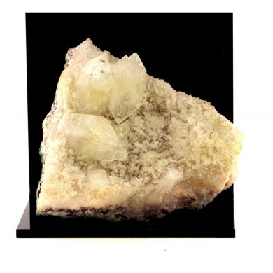 Apophyllite. 1202.5 ct.