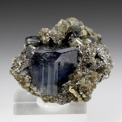 Fluorapatite with Pyrite, Siderite, Muscovite