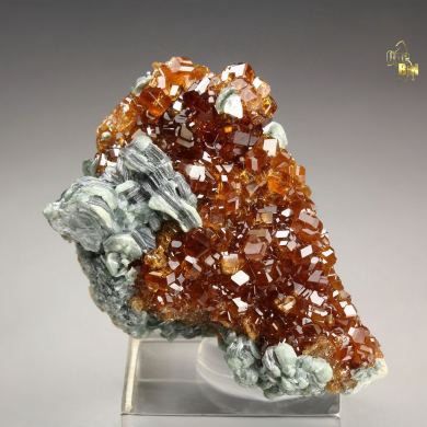 gem GARNET var. HESSONITE, CLINOCHLORE