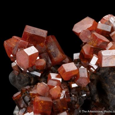 Vanadinite on Coronadite