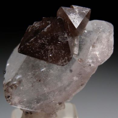 Scheelite on Quartz