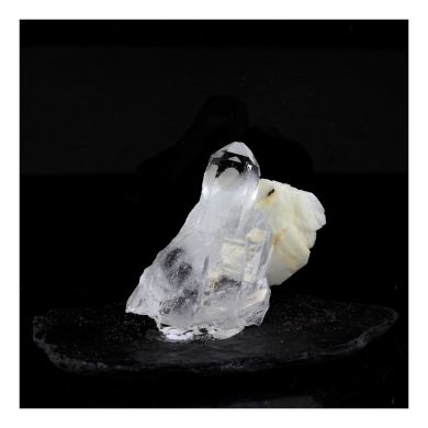 Quartz + Baryte. 84.32 ct.