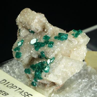 Dioptase and Smithsonite on Calcite