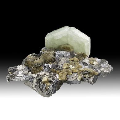 Fluorapatite with Arsenopyrite, Muscovite