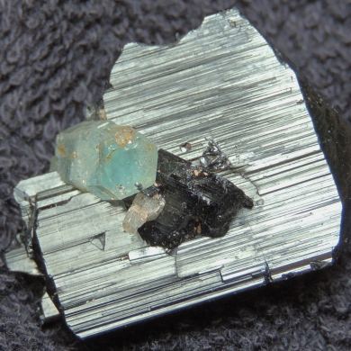 Tourmaline var: Schorl