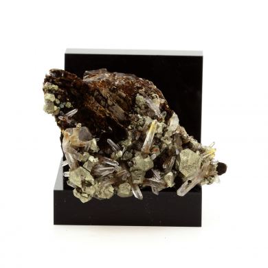 Siderite, Quartz, Pyrite.